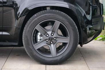 Land Rover Defender 110 D250 — photo 4
