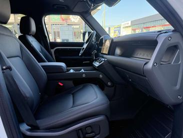 Land Rover Defender 110 D250 — photo 7