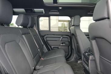 Land Rover Defender 110 D250 — photo 7