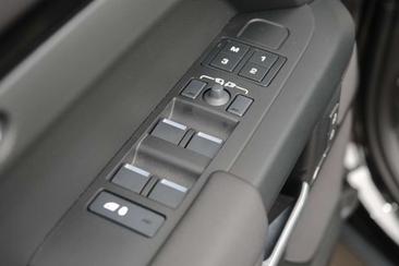 Land Rover Defender 110 D250 — photo 8