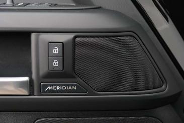 Land Rover Defender 110 D250 — photo 9