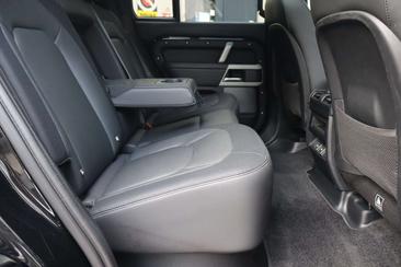 Land Rover Defender 110 P400e — photo 29