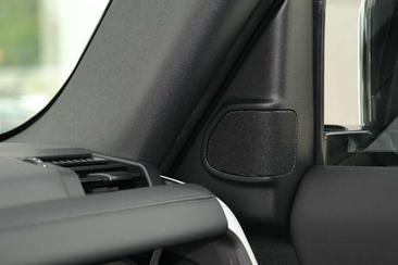 Land Rover Defender 110 D250 — photo 10