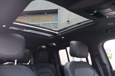 Land Rover Defender 110 P400e — photo 31