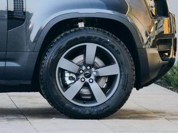 Land Rover Defender 110 D250 — photo 6