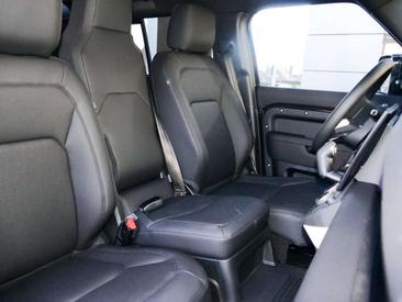 Land Rover Defender 110 D250 — photo 8