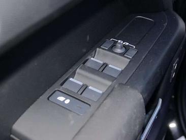 Land Rover Defender 110 D250 — photo 10