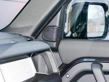 Land Rover Defender 110 D250 — photo 12