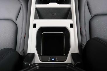 Land Rover Defender 110 D250 — photo 28