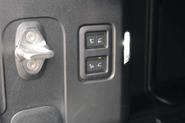 Land Rover Defender 110 D250 — photo 30