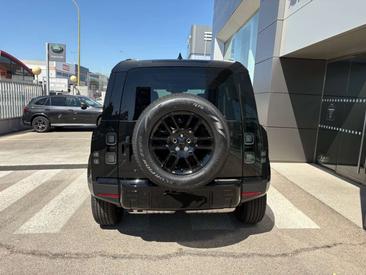 Land Rover Defender 110 D250 — photo 12