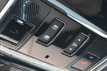 Land Rover Range Rover Sport P550e — photo 22