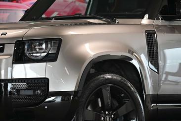 Land Rover Defender 110 P400e — photo 4