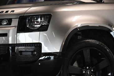 Land Rover Defender 110 P400e — photo 5