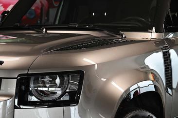 Land Rover Defender 110 P400e — photo 6