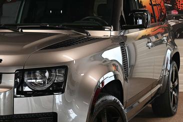 Land Rover Defender 110 P400e — photo 7
