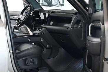 Land Rover Defender 110 P400e — photo 14