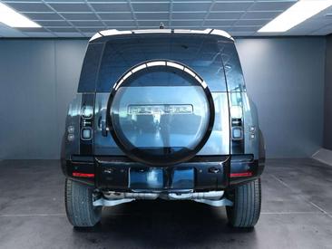 Land Rover Defender 110 D250 — photo 3