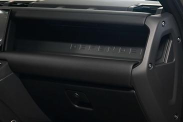 Land Rover Defender 110 P400e — photo 15