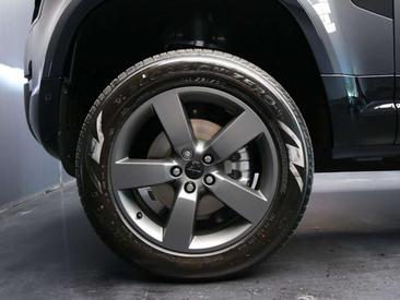Land Rover Defender 110 D250 — photo 4