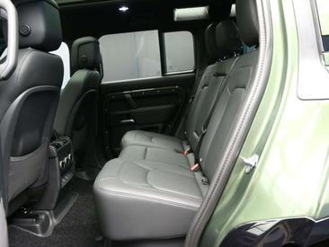 Land Rover Defender 110 D250 — photo 7
