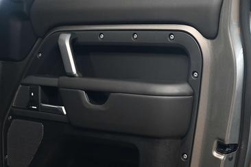 Land Rover Defender 110 P400e — photo 16