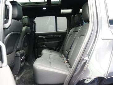 Land Rover Defender 110 D250 — photo 7