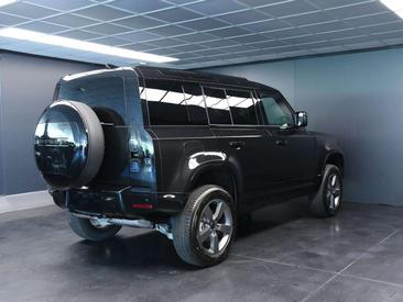Land Rover Defender 110 D250 — photo 2