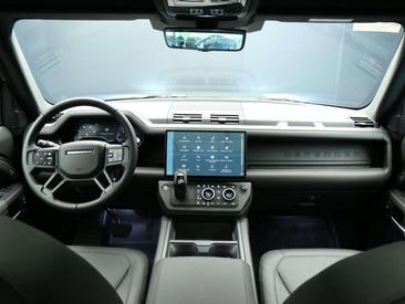 Land Rover Defender 110 D250 — photo 12