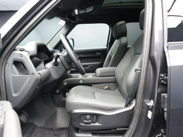 Land Rover Defender 110 D250 — photo 10