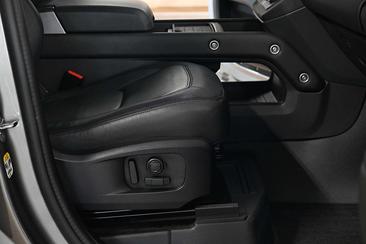 Land Rover Defender 110 P400e — photo 22