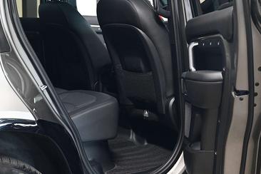 Land Rover Defender 110 P400e — photo 23
