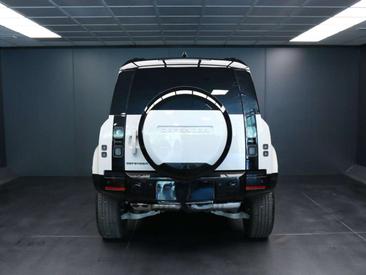 Land Rover Defender 110 D250 — photo 3