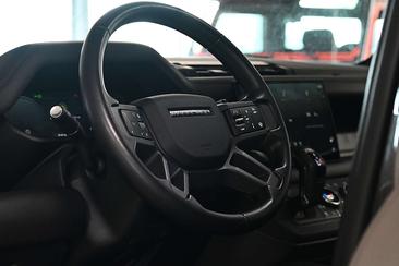 Land Rover Defender 110 P400e — photo 26