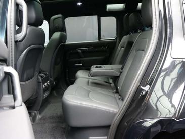 Land Rover Defender 110 D250 — photo 9