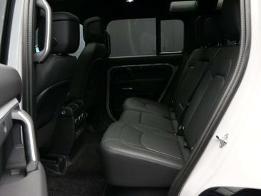 Land Rover Defender 110 D250 — photo 7