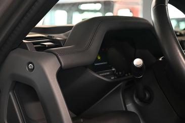 Land Rover Defender 110 P400e — photo 29