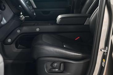 Land Rover Defender 110 P400e — photo 30