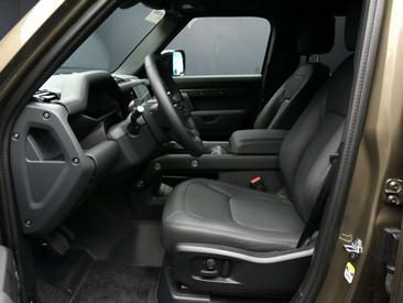 Land Rover Defender 110 D250 — photo 6
