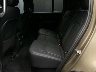 Land Rover Defender 110 D250 — photo 7