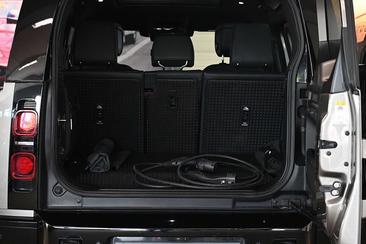 Land Rover Defender 110 P400e — photo 35