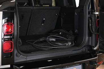 Land Rover Defender 110 P400e — photo 37