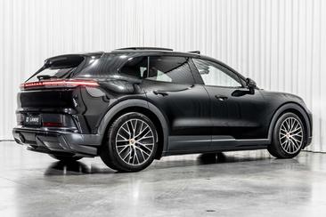 Porsche Cayenne Electric — photo 8