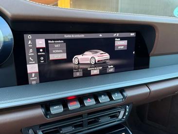 Porsche 911 Cabriolet Carrera 4 — photo 20