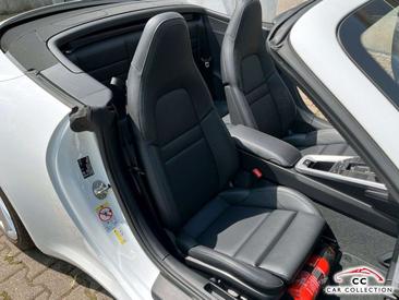 Porsche 911 Cabriolet Carrera 4S — photo 31