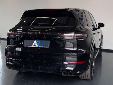 Porsche Cayenne III — photo 16
