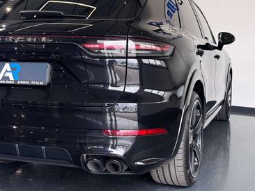 Porsche Cayenne III — photo 17