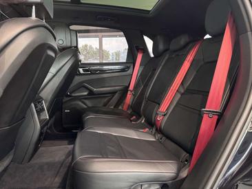 Porsche Cayenne III — photo 25