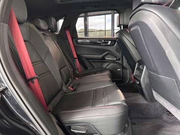 Porsche Cayenne III — photo 30
