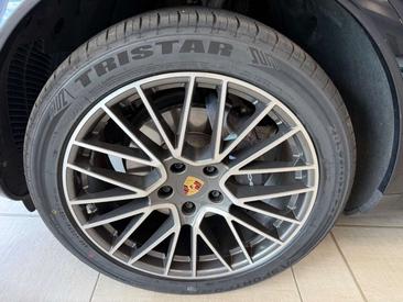 Porsche Cayenne III — photo 16